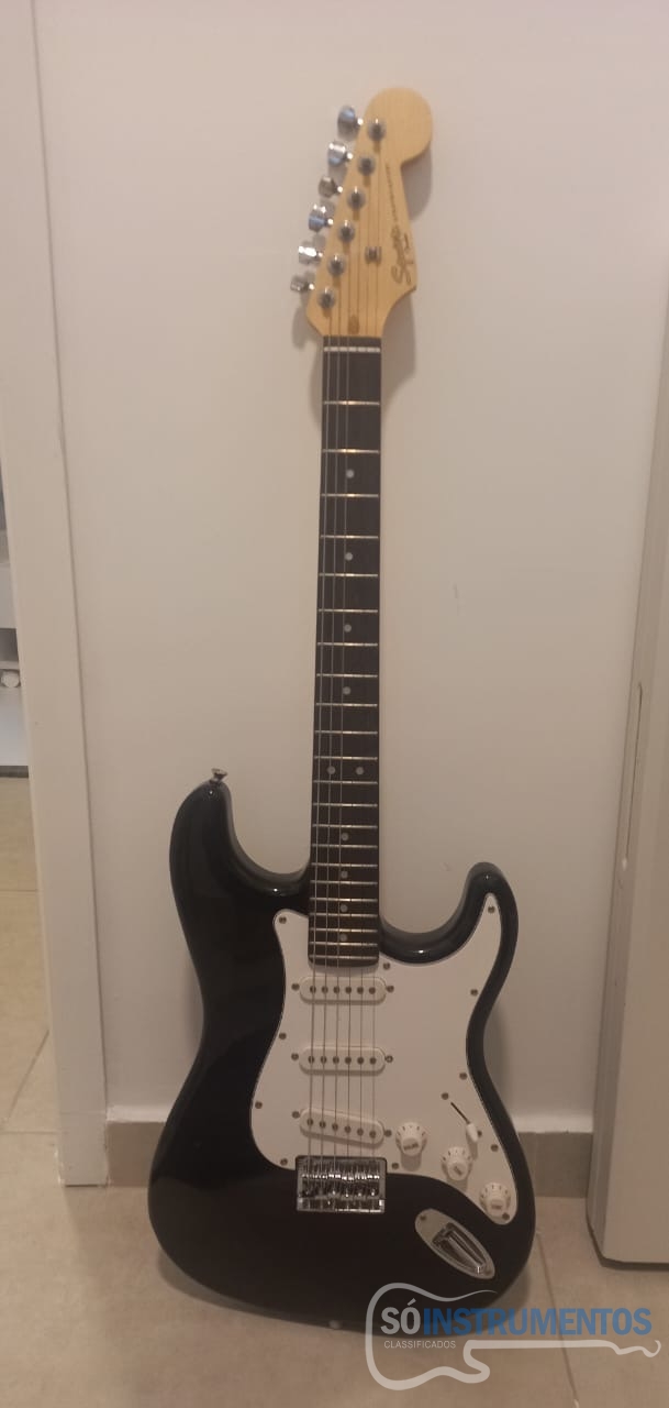 Guitarra Stratocaster Squier